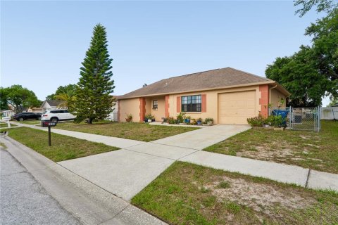 House in Holiday, Florida 2 bedrooms, 94.02 sq.m. № 2112527 - photo 25