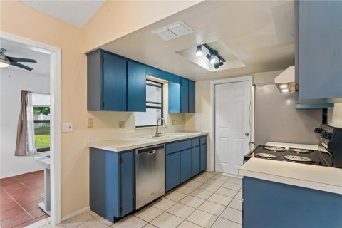 House in Holiday, Florida 2 bedrooms, 94.02 sq.m. № 2112527 - photo 9