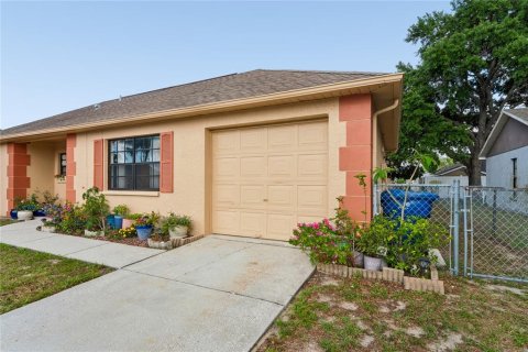 House in Holiday, Florida 2 bedrooms, 94.02 sq.m. № 2112527 - photo 26