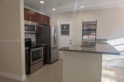 House in Fort Lauderdale, Florida 2 bedrooms, 144.37 sq.m. № 2087079 - photo 6