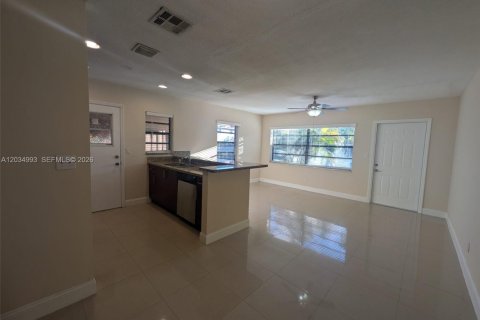 House in Fort Lauderdale, Florida 2 bedrooms, 144.37 sq.m. № 2087079 - photo 7