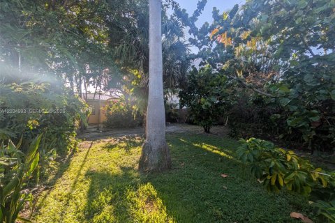House in Fort Lauderdale, Florida 2 bedrooms, 144.37 sq.m. № 2087079 - photo 12
