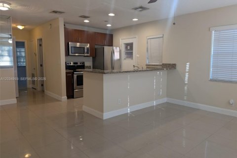 House in Fort Lauderdale, Florida 2 bedrooms, 144.37 sq.m. № 2087079 - photo 5