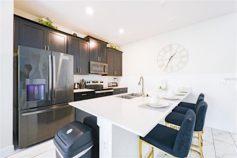 Adosado en venta en Davenport, Florida, 5 dormitorios, 201.32 m2 № 2222866 - foto 7