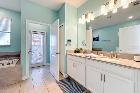 Casa en venta en Davenport, Florida, 8 dormitorios, 363.15 m2 № 2202699 - foto 10
