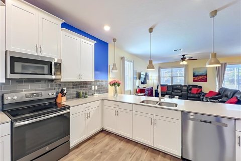 Casa en venta en Davenport, Florida, 8 dormitorios, 363.15 m2 № 2202699 - foto 15
