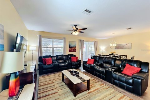 Casa en venta en Davenport, Florida, 8 dormitorios, 363.15 m2 № 2202699 - foto 20