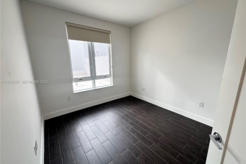 Touwnhouse à vendre à Doral, Floride: 4 chambres, 172.98 m2 № 2059939 - photo 19