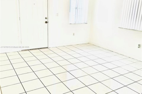 Villa ou maison à louer à Miami, Floride: 3 chambres, 132.39 m2 № 1926905 - photo 8