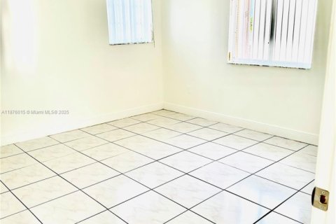 Villa ou maison à louer à Miami, Floride: 3 chambres, 132.39 m2 № 1926905 - photo 12