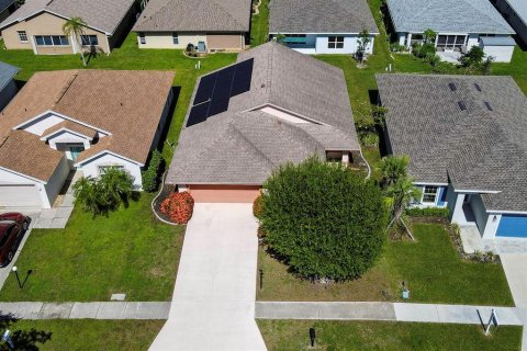 House in Port Charlotte, Florida 3 bedrooms, 128.21 sq.m. № 2226039 - photo 2
