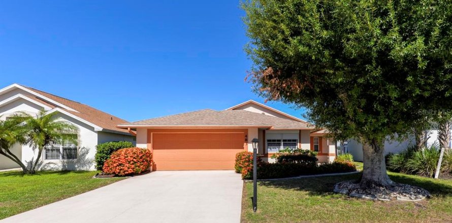 House in Port Charlotte, Florida 3 bedrooms, 128.21 sq.m. № 2226039
