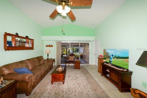 House in Port Charlotte, Florida 3 bedrooms, 128.21 sq.m. № 2226039 - photo 15
