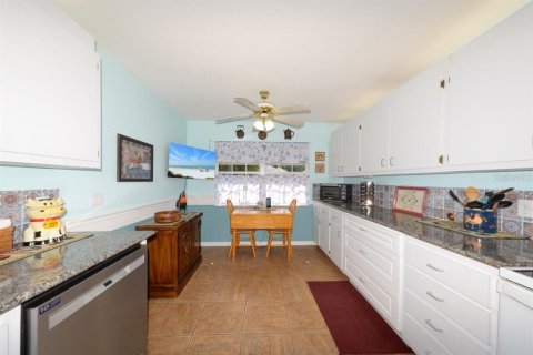 House in Port Charlotte, Florida 3 bedrooms, 128.21 sq.m. № 2226039 - photo 9