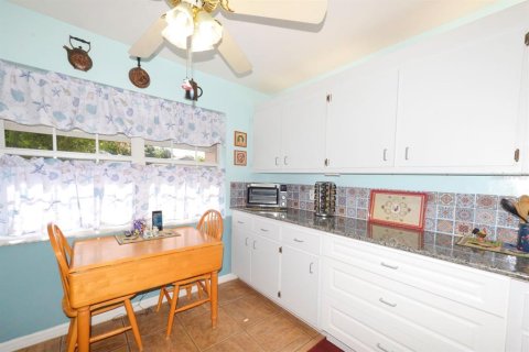 House in Port Charlotte, Florida 3 bedrooms, 128.21 sq.m. № 2226039 - photo 11