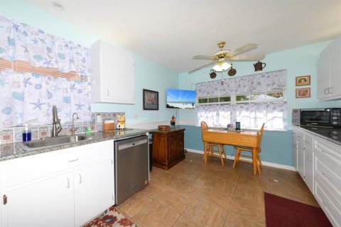 House in Port Charlotte, Florida 3 bedrooms, 128.21 sq.m. № 2226039 - photo 8