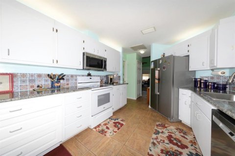 House in Port Charlotte, Florida 3 bedrooms, 128.21 sq.m. № 2226039 - photo 13