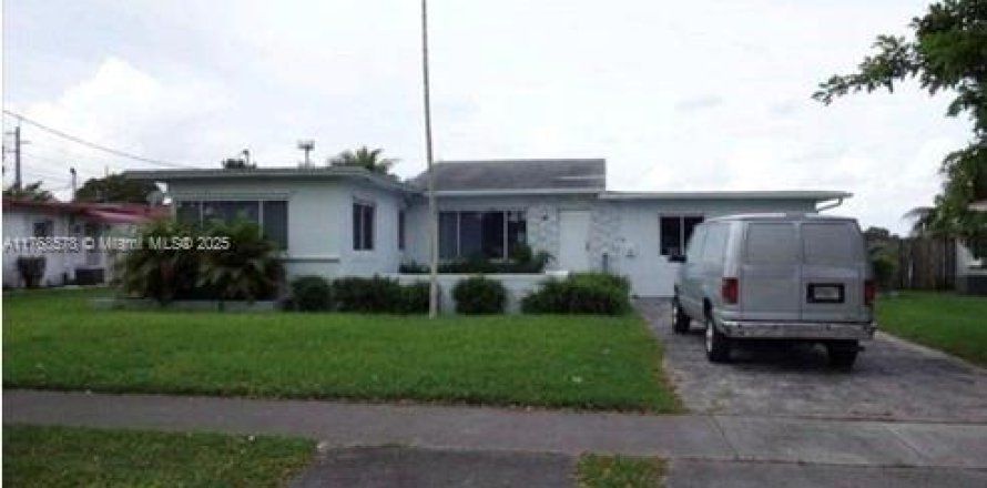 Casa en Miami, Florida 4 dormitorios, 192.31 m2 № 2038157
