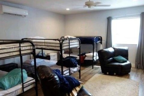 Casa en venta en Miami, Florida, 4 dormitorios, 192.31 m2 № 2038157 - foto 13