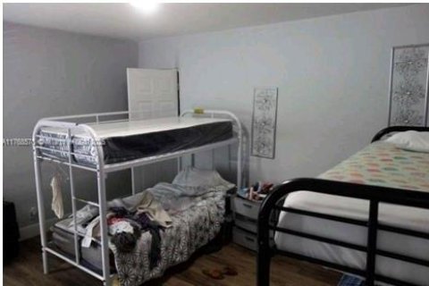 Casa en venta en Miami, Florida, 4 dormitorios, 192.31 m2 № 2038157 - foto 9