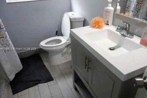 Casa en venta en Miami, Florida, 4 dormitorios, 192.31 m2 № 2038157 - foto 11