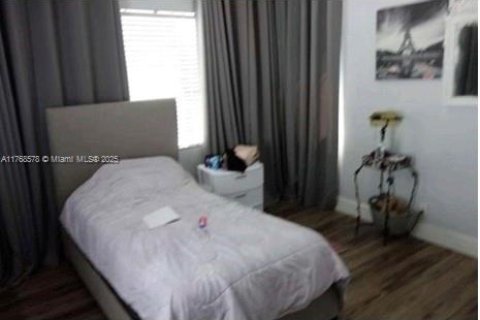 Casa en venta en Miami, Florida, 4 dormitorios, 192.31 m2 № 2038157 - foto 16