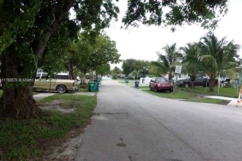 Casa en venta en Miami, Florida, 4 dormitorios, 192.31 m2 № 2038157 - foto 20