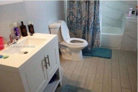 Casa en venta en Miami, Florida, 4 dormitorios, 192.31 m2 № 2038157 - foto 14