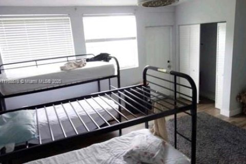 Casa en venta en Miami, Florida, 4 dormitorios, 192.31 m2 № 2038157 - foto 15