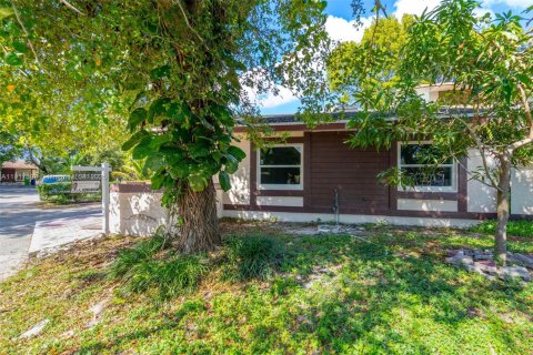 Villa ou maison à vendre à Sunrise, Floride: 3 chambres, 145.86 m2 № 1974619 - photo 3