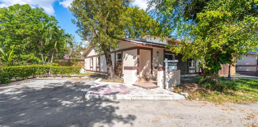 Villa ou maison à Sunrise, Floride 3 chambres, 145.86 m2 № 1974619