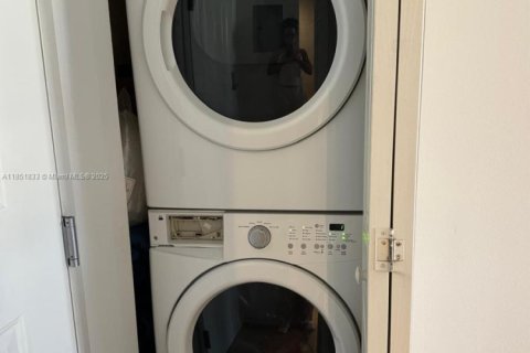 Condo in Aventura, Florida, 1 bedroom  № 1871428 - photo 5