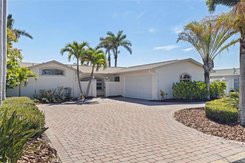 Villa ou maison à Treasure Island, Floride 3 chambres, 192.59 m2 № 2348166