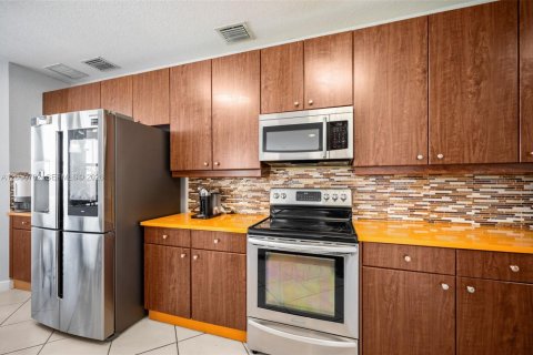 Villa ou maison à vendre à Miami, Floride: 4 chambres, 234.86 m2 № 2173335 - photo 10