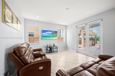 Villa ou maison à vendre à Miami, Floride: 4 chambres, 234.86 m2 № 2173335 - photo 12