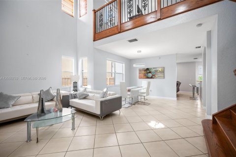 Villa ou maison à vendre à Miami, Floride: 4 chambres, 234.86 m2 № 2173335 - photo 5