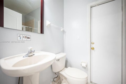 Villa ou maison à vendre à Miami, Floride: 4 chambres, 234.86 m2 № 2173335 - photo 25