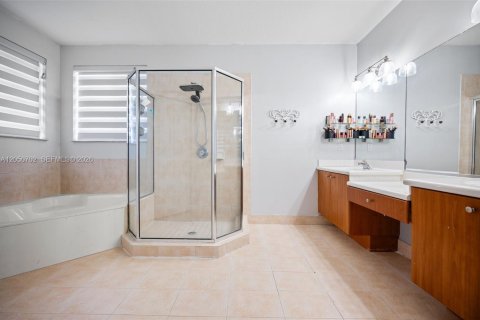 Villa ou maison à vendre à Miami, Floride: 4 chambres, 234.86 m2 № 2173335 - photo 17