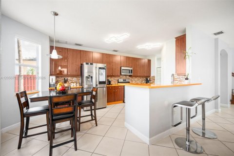 Villa ou maison à vendre à Miami, Floride: 4 chambres, 234.86 m2 № 2173335 - photo 7