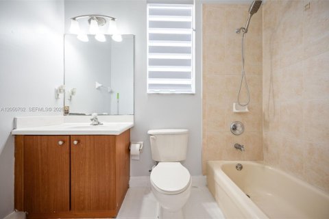 Villa ou maison à vendre à Miami, Floride: 4 chambres, 234.86 m2 № 2173335 - photo 24