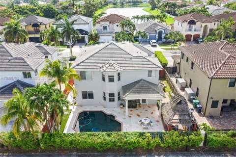Villa ou maison à vendre à Miami, Floride: 4 chambres, 234.86 m2 № 2173335 - photo 2