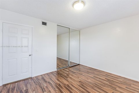 Condominio en venta en Davie, Florida, 2 dormitorios, 128.67 m2 № 1971993 - foto 17