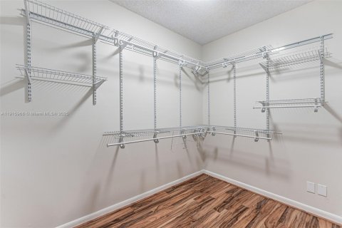 Condominio en venta en Davie, Florida, 2 dormitorios, 128.67 m2 № 1971993 - foto 19