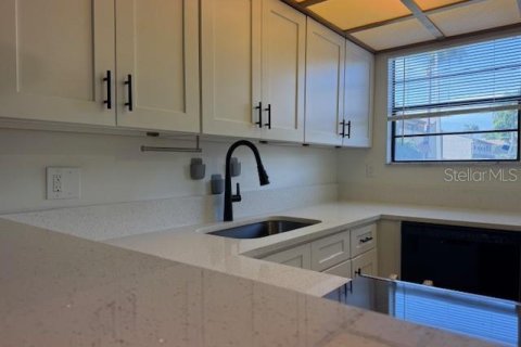 Townhouse in Seminole, Florida 2 bedrooms, 94.3 sq.m. № 1607948 - photo 6