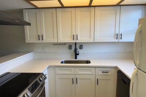 Townhouse in Seminole, Florida 2 bedrooms, 94.3 sq.m. № 1607948 - photo 5