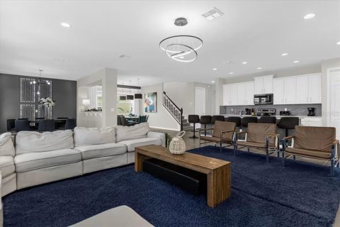 Casa en venta en Kissimmee, Florida, 9 dormitorios, 405.33 m2 № 1908666 - foto 5