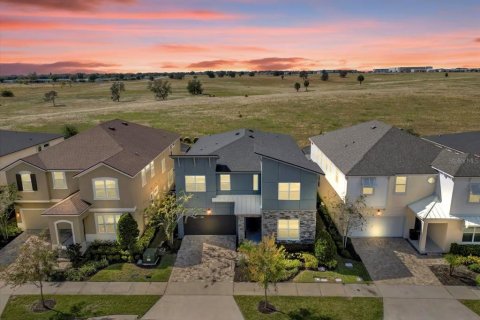 Casa en venta en Kissimmee, Florida, 9 dormitorios, 405.33 m2 № 1908666 - foto 2