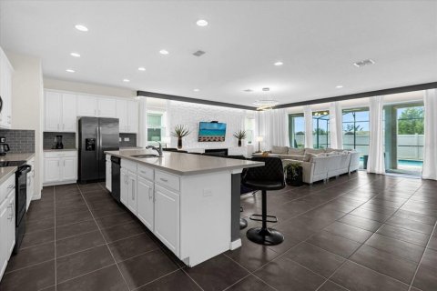 Casa en venta en Kissimmee, Florida, 9 dormitorios, 405.33 m2 № 1908666 - foto 8