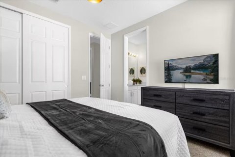 Casa en venta en Kissimmee, Florida, 9 dormitorios, 405.33 m2 № 1908666 - foto 27
