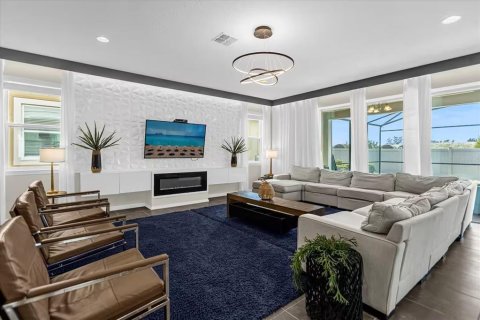 Casa en venta en Kissimmee, Florida, 9 dormitorios, 405.33 m2 № 1908666 - foto 4
